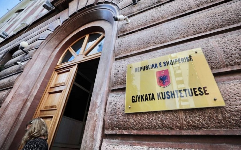 Gjykata Kushtetuese pezullon marreveshjen per emigrantet